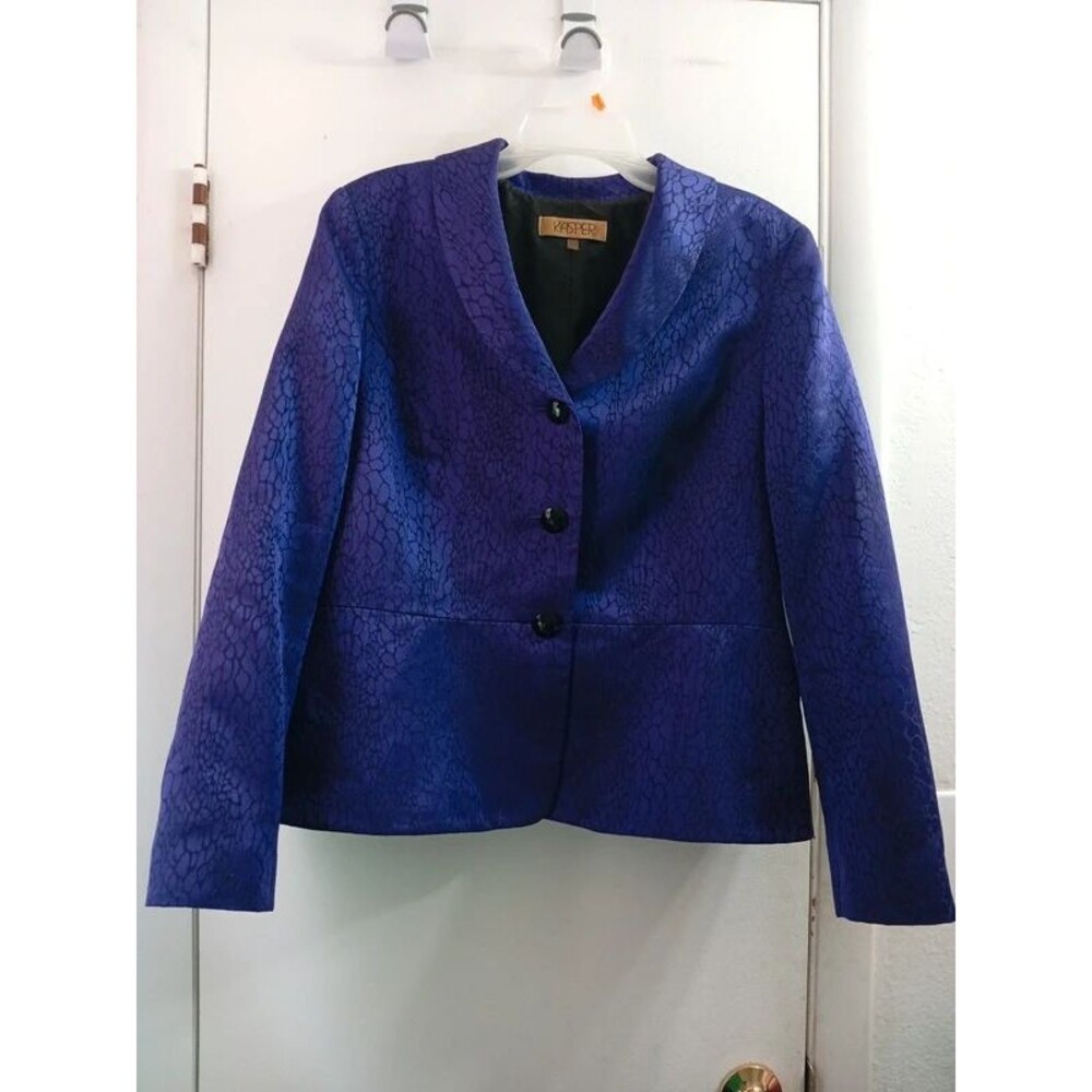 Kasper ladies size 16 purple blazer with black jewel buttons